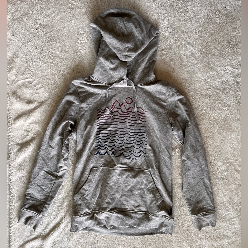 Patagonia sweater shirt ocean/sunrise print, never worn